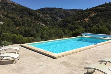 Gîte pour 4 personnes, avec terrasse ainsi que jardin et piscine, animaux acceptés à Cavaillon