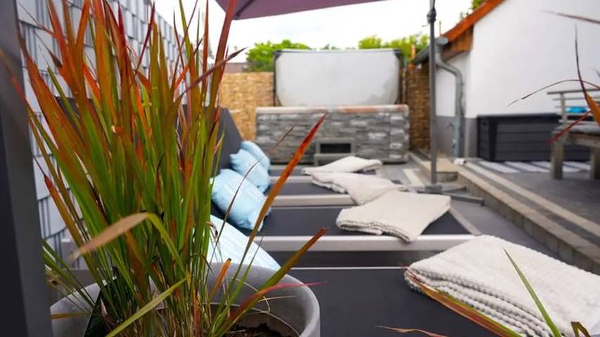 Ferienhaus für 7 Personen, mit Pool und Terrasse sowie Whirlpool im Lausitzer Seenland