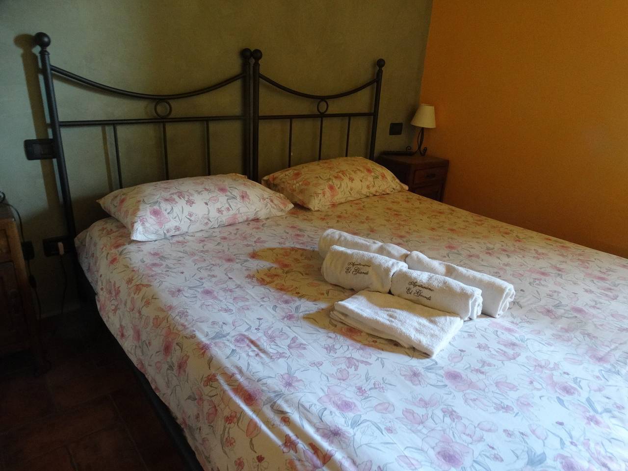 Room 'Stanza 1' with Mountain View, Wi-Fi and Air Conditioning in Marone, Comune di Marone