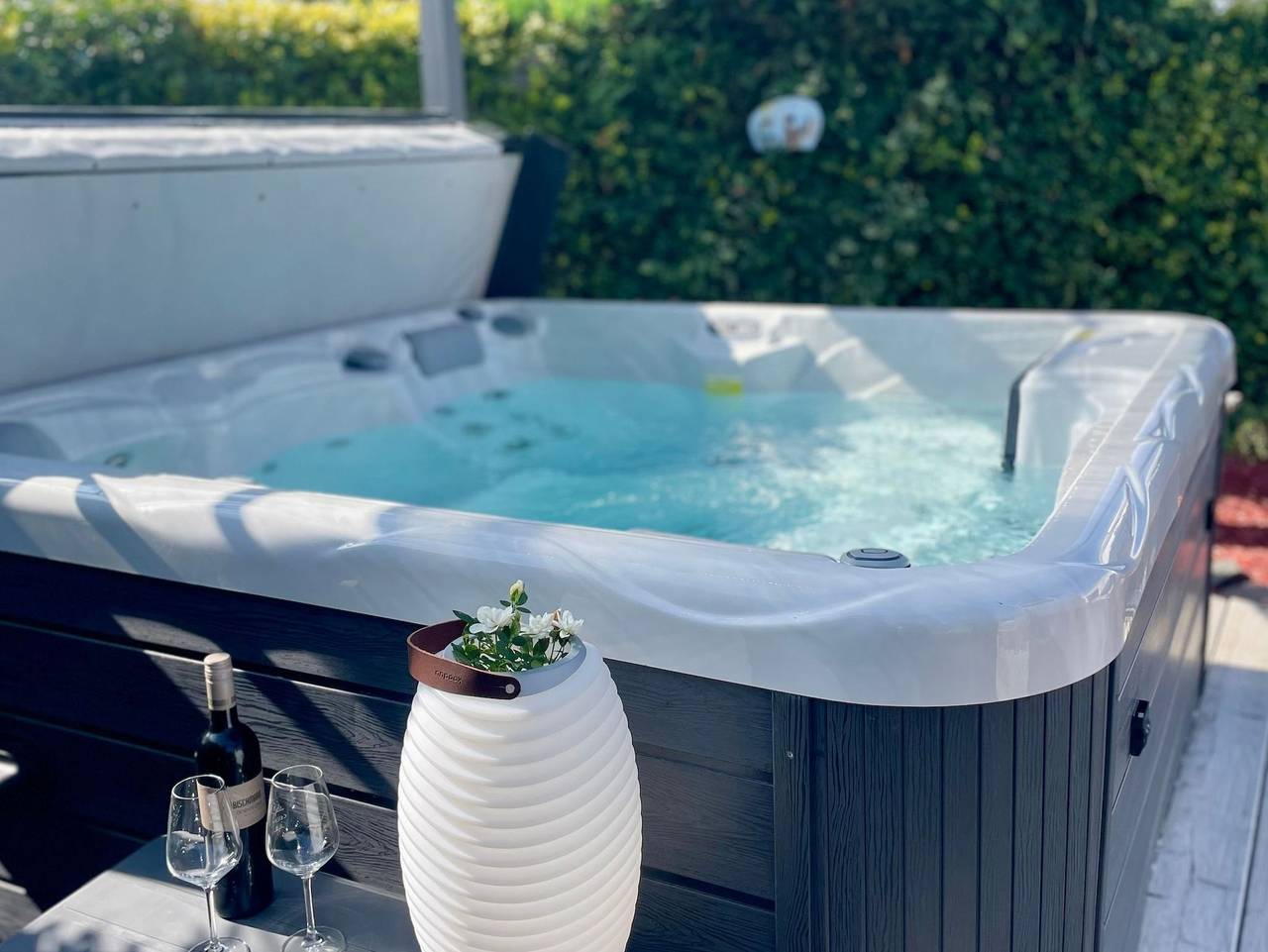 Ganze Ferienwohnung, 4 **** Ferienwohnung Schlossblick Sauna Pool Jakuzzi privat - 4-Sterne Ferienwohnungen Schlossblick mit privat buchbarem Wellness + Pool in Braunfels, Lahn-Dill-Kreis