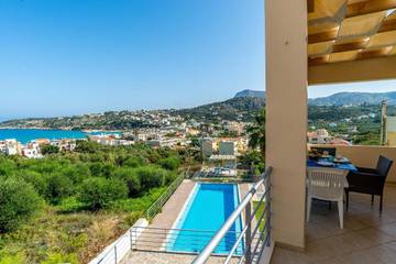 Gîte pour 4 personnes, avec piscine ainsi que vue et jardin dans Vámos