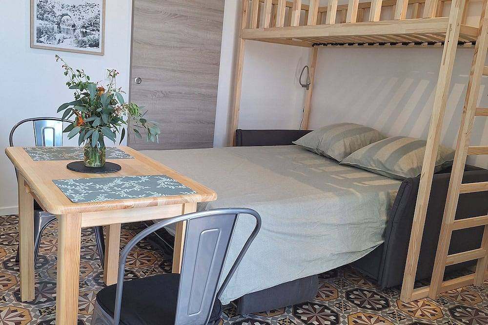 Entire apartment, Charming studio with swimming pool in the heart of Ruoms, Ardèche in Ruoms, Ardèche