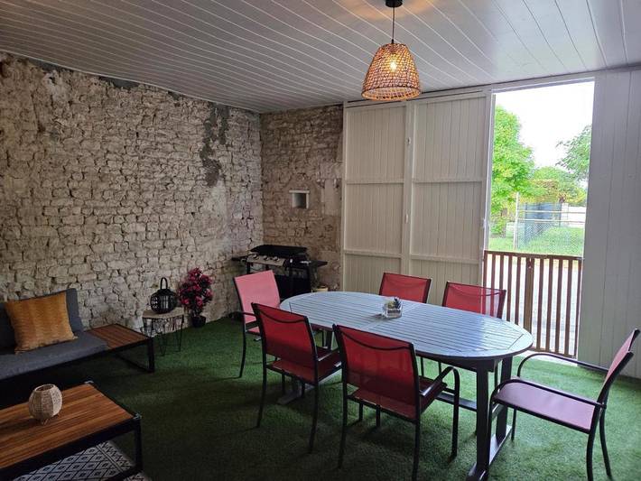 Location de vacances pour 6 personnes, avec terrasse et vue à Juillac-le-Coq - 4
