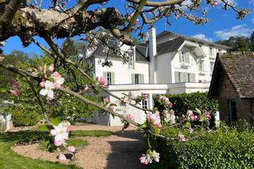 Location de vacances pour 15 personnes, avec jardin à Saint-Honoré-les-Bains