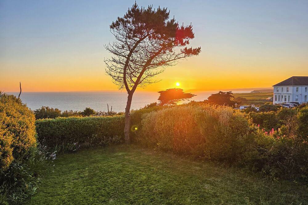 Log Cabin for 13 People in Mullion, Cornwall