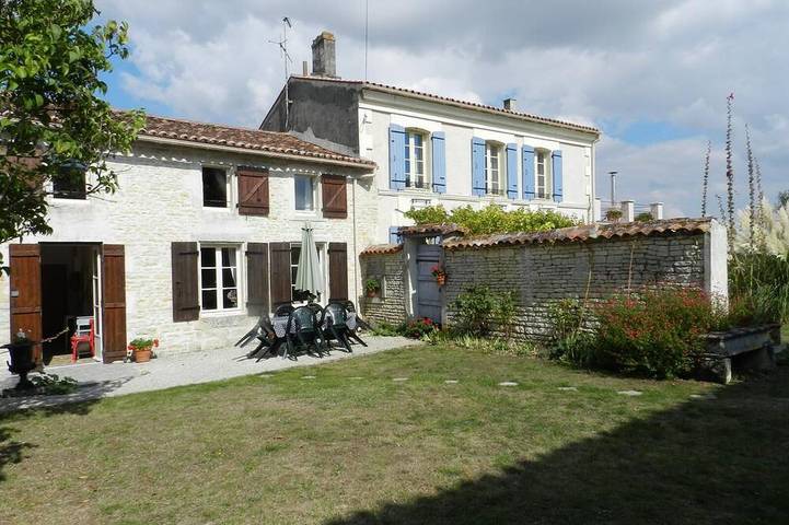 Location de vacances pour 6 personnes, avec Balcon et Jardin à Nantillé