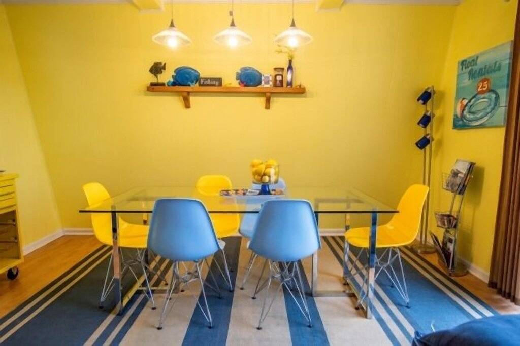 Hier kommt die Sonne: Wlan, Tischtennis & Billardtisch, Sandstrand, Paddelboot, im Hof eingezäunt, Haustiere erlaubt in Smith Mountain Lake