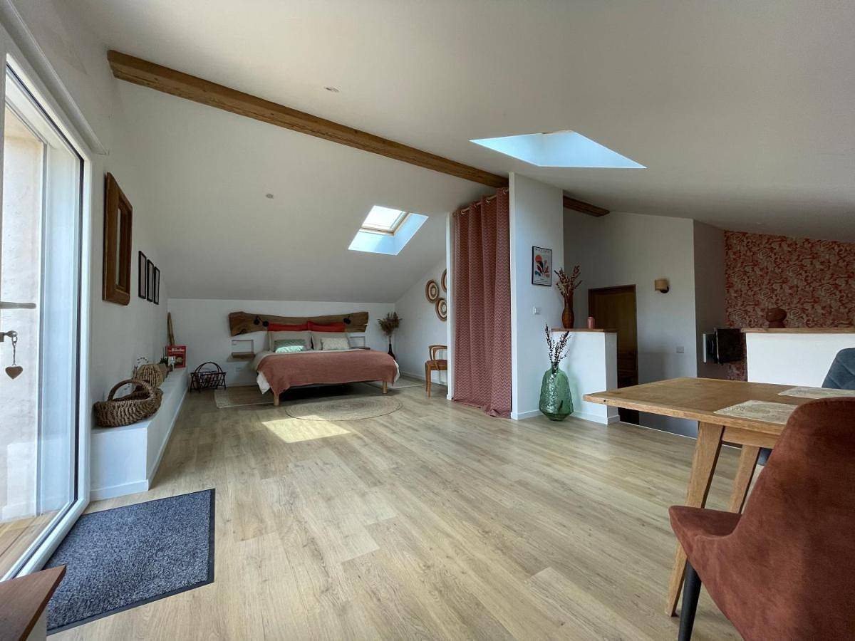 King Room with Pool View in Sainte-Soulle, Région de La Rochelle