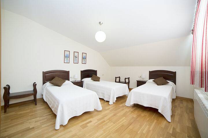 Appartement entier, T4S Apartamento Superior duplex de cuatro dormitorios in Baiona, Rías Baixas