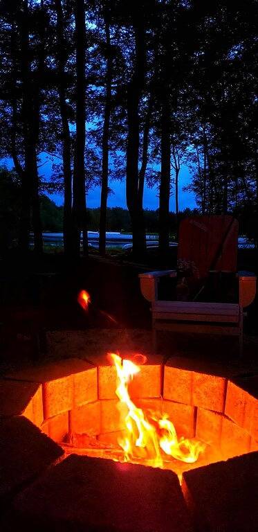 Lakefront, Pets, Boats, Deck, Turf, Sandbox, Firepit,Games, Poconos, Pooltable in Blakeslee, Monroe County (PA)