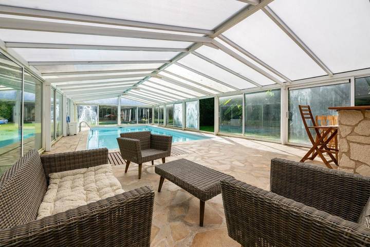 Location de vacances pour 10 personnes, avec balcon ainsi que piscine et jacuzzi à Montry