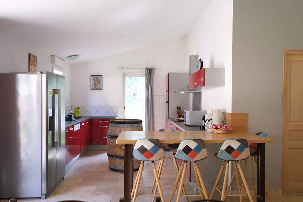 Alquiler De Vacaciones Muy Agradable Al Pie De Luberon - 8 personas in Maubec, Parque natural regional del Luberon