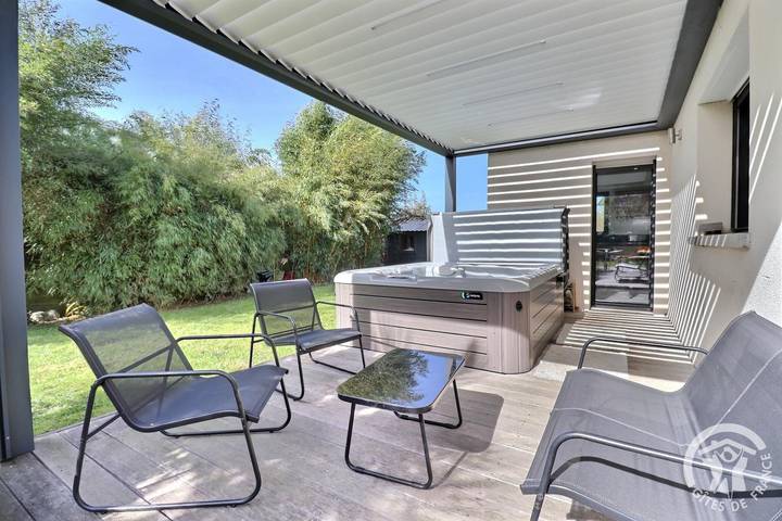 Gîte pour 10 personnes, avec sauna et jacuzzi ainsi que jardin et terrasse à Thorigné-Fouillard