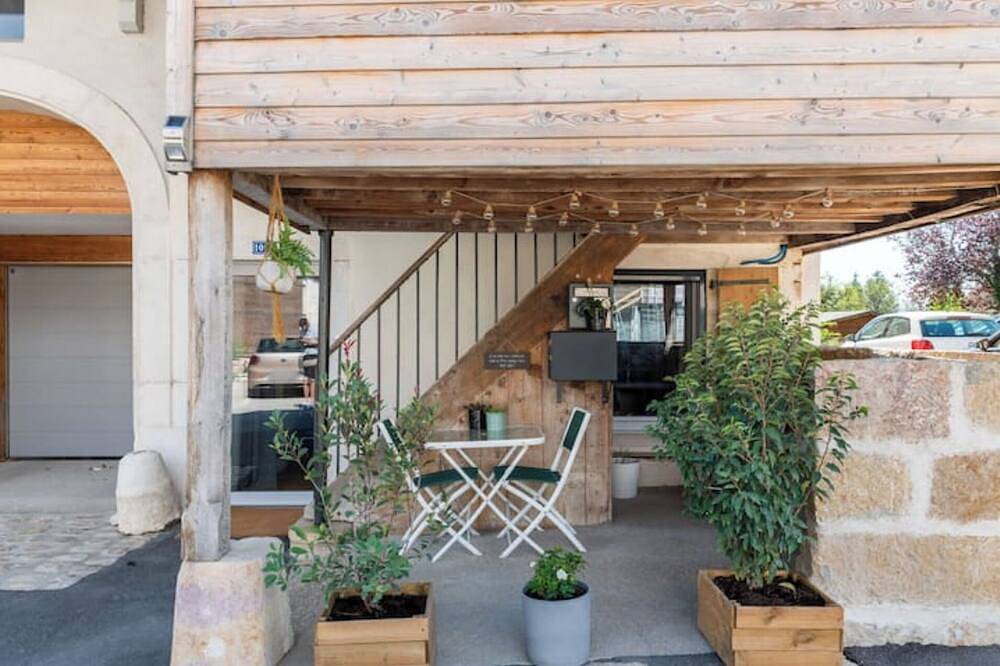 Appartement entier, Charmant Studio paisible dans le Centre du Village in Échenevex, Gex