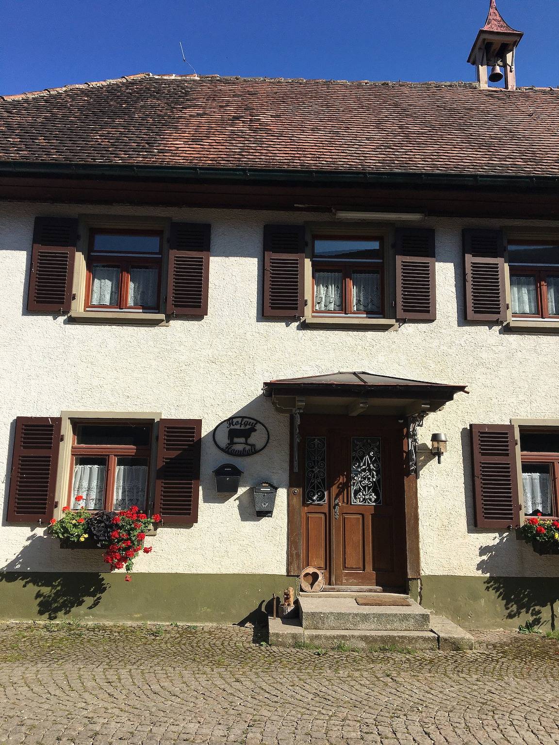 Ganze Wohnung, Ferienwohnung 'Große In Altem Hofgut' mit Balkon und Wi-Fi in Hilzingen, Hegau