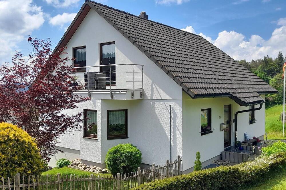 Ganze Wohnung, Dachwohnung mit Balkon & Garten im Schwarzwald in Görwihl, Südschwarzwald