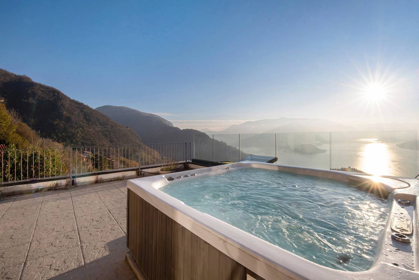 Ferienhaus "Sommer und Winter" mit Seeblick, privatem beheiztem Pool und Wlan in Perledo, Gemeinde Perledo