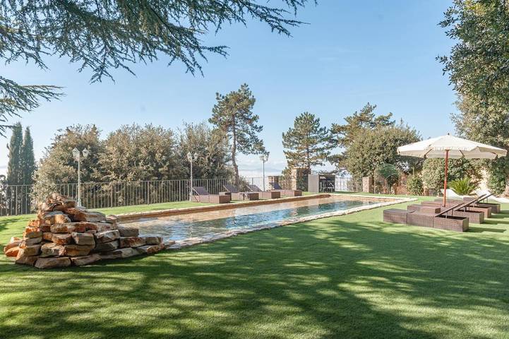 Chalet para 14 personas, con jardín y jacuzzi además de piscina y sauna - 1