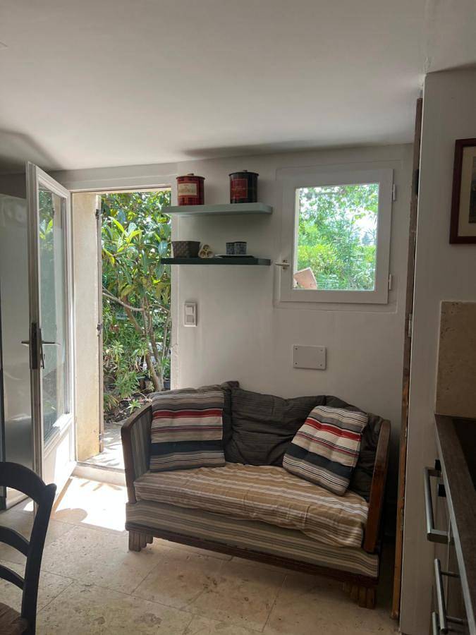 Gîte pour 2 personnes, avec jardin ainsi que terrasse et piscine à Saint-Andiol - 3