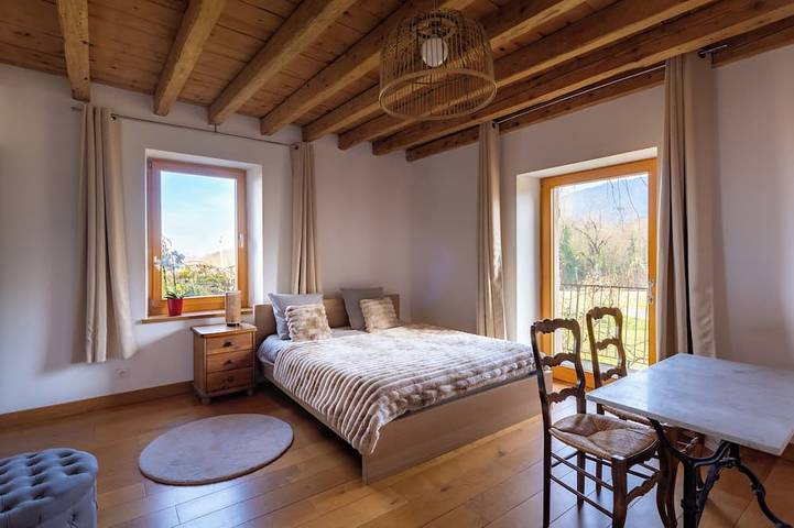 Grande maison 7 chambres avec jardin & œuvre d’art, jusqu’à 16 personnes in Neydens, Région de Saint-Julien-en-Genevois
