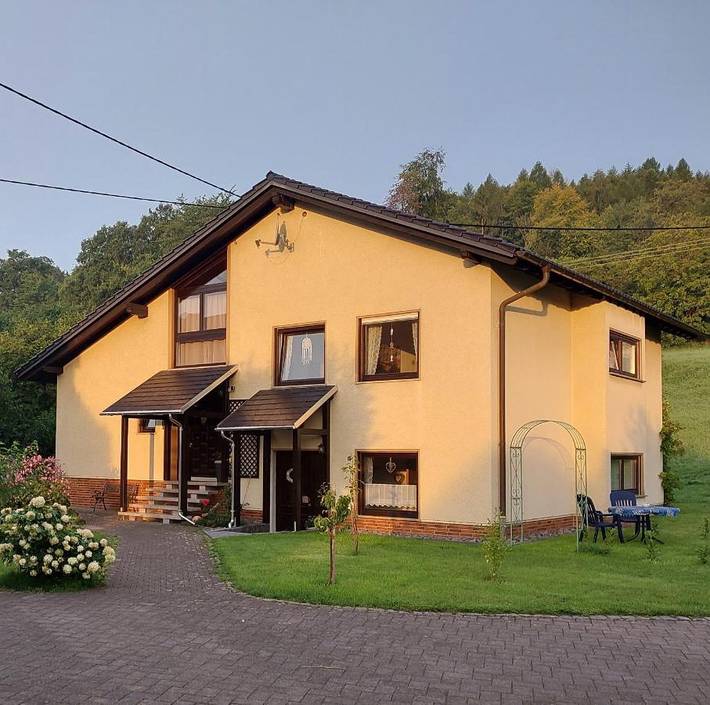 Ferienwohnung für 2 Personen, mit Terrasse und Garten sowie Ausblick in Westerburg