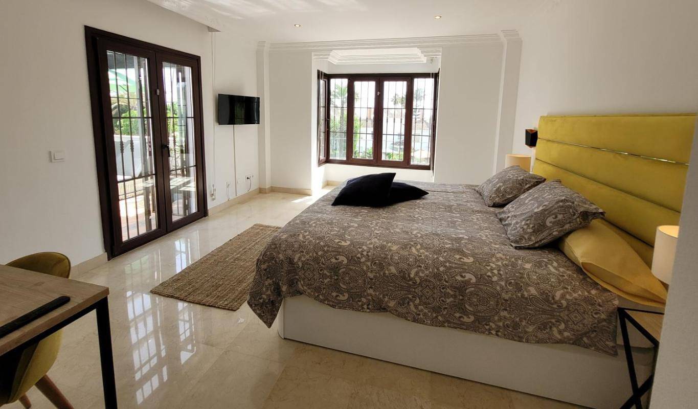 Alojamiento y desayuno de lujo La Perla Miguel in Las Chapas, Marbella