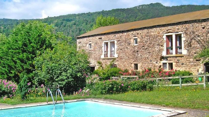 Appartement de vacances pour 6 personnes, avec jardin et piscine, animaux acceptés en Haute-Loire