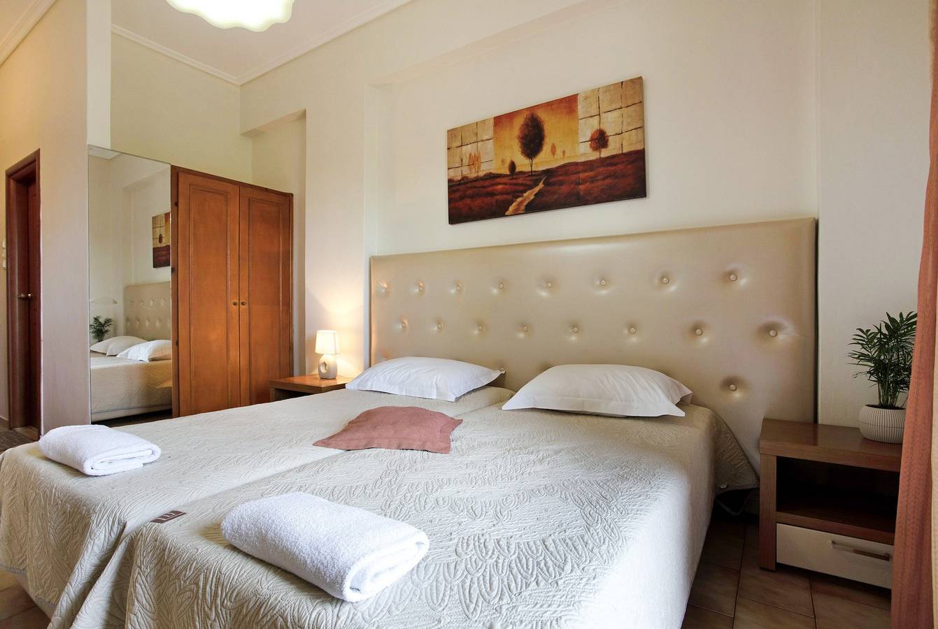 Entire studio, Studio Apartment 'Eleni's Garden Studio 2' with Pool, Private Balcony & A/C in Alykes, Zakynthos