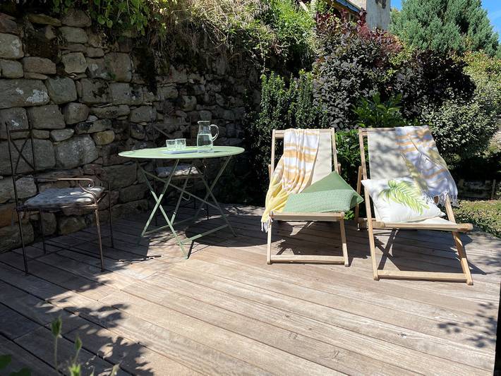 Gîte pour 2 personnes, avec jardin et piscine à Felzins