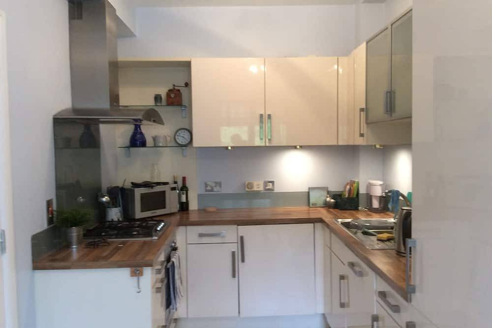 Stylish, spacious, 2 bed Malahide apartment with sea view from bedroom in Malahide, Fingal