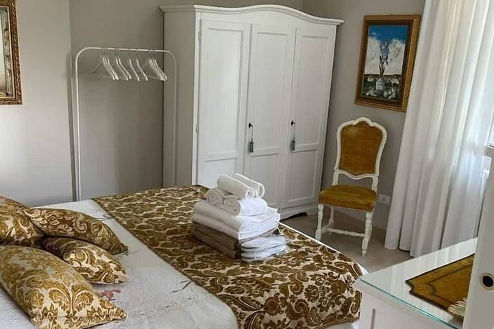 Appartement entier, Luxury apartment with private swimming pool and park in Poggio del Sole, Albissola Marina