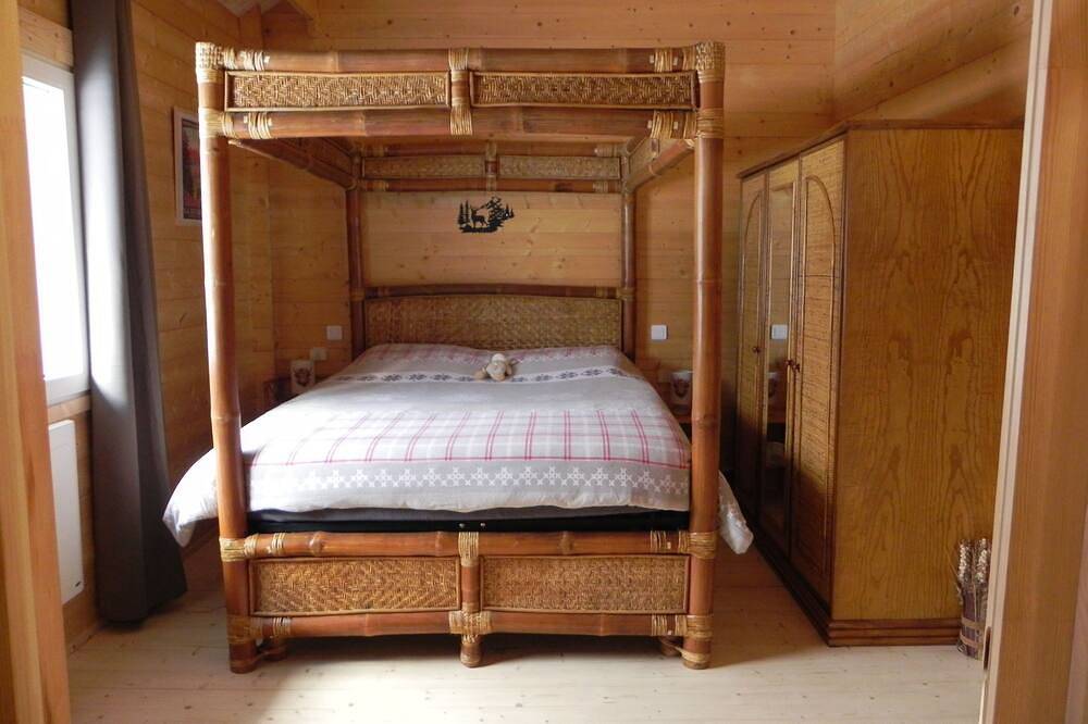 Pleasant, quiet 3*** chalet on hiking trails near La Bourboule in Murat-le-Quaire, Volcans d'Auvergne Regional Nature Park