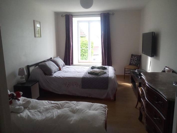 Location de vacances pour 6 personnes, avec Jacuzzi ainsi que Terrasse et Vue dans Pévy