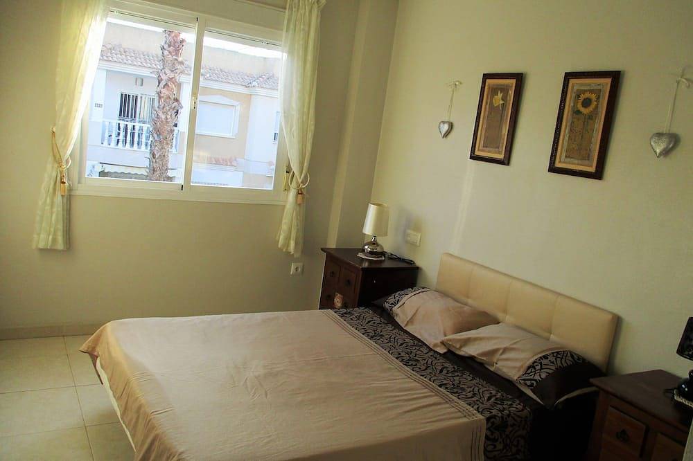 Apartamento entero, **Small, friendly, private complex. South East Spain. 2 bedroom. Sleeps 4 adults in Golf Resorts Murcia, Mar Menor