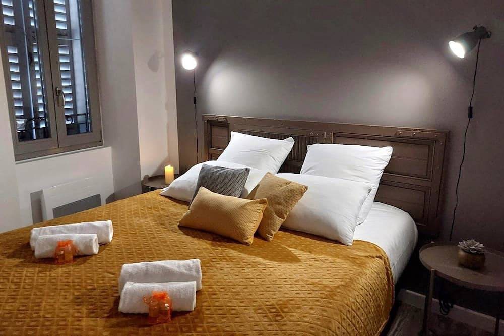 Appartement entier, Arrière pays, 35 minutes de Nice, duplex climatisé, 6 pers à partir de 2 nuitées in Bouyon, Côte méditerranéenne (France)