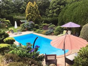 Gîte pour 6 personnes, avec piscine ainsi que jardin et terrasse, animaux acceptés en Corrèze