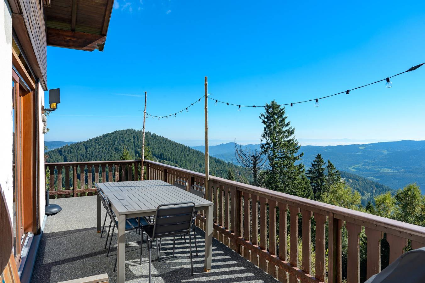 Chalet 'La Rocaille' met Uitzicht op de Bergen, Privéterras en Wi-Fi in Muhlbach-sur-Munster, Parc naturel régional des Ballons des Vosges