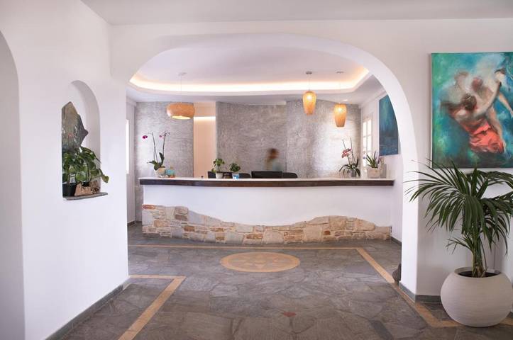 Hôtel pour 2 personnes, avec Balcon et Terrasse ainsi que Piscine et Vue dans Píso Livádi - 2