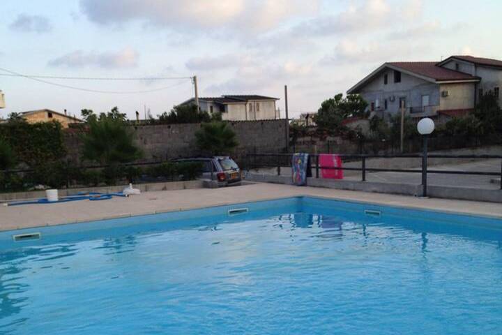 Apartament wakacyjny dla 3 osób, z Balkon i Ogród oraz Basen w Prowincja Reggio di Calabria