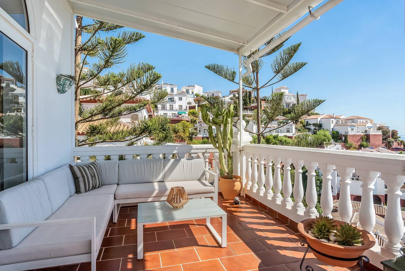 Villa för 4 Personer med terass in Urbanización Ladera del Mar, Nerja