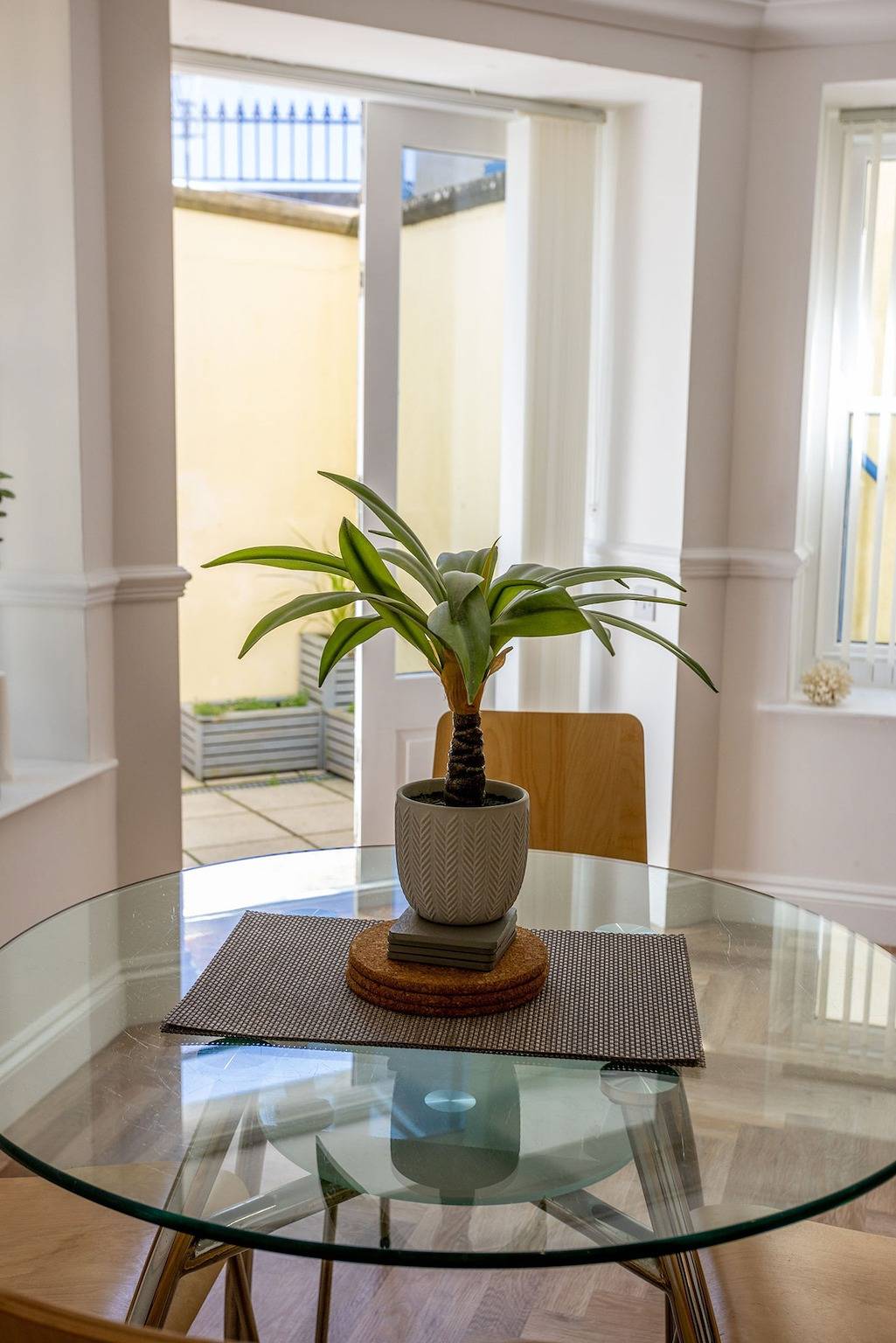 Entire apartment, 2 South Beach Court - Beach Front Apartment in Tenby, Pembrokeshire