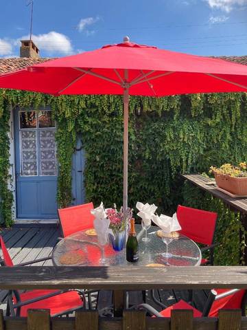 Gîte pour 4 personnes, avec jardin ainsi que piscine et jacuzzi à Agris
