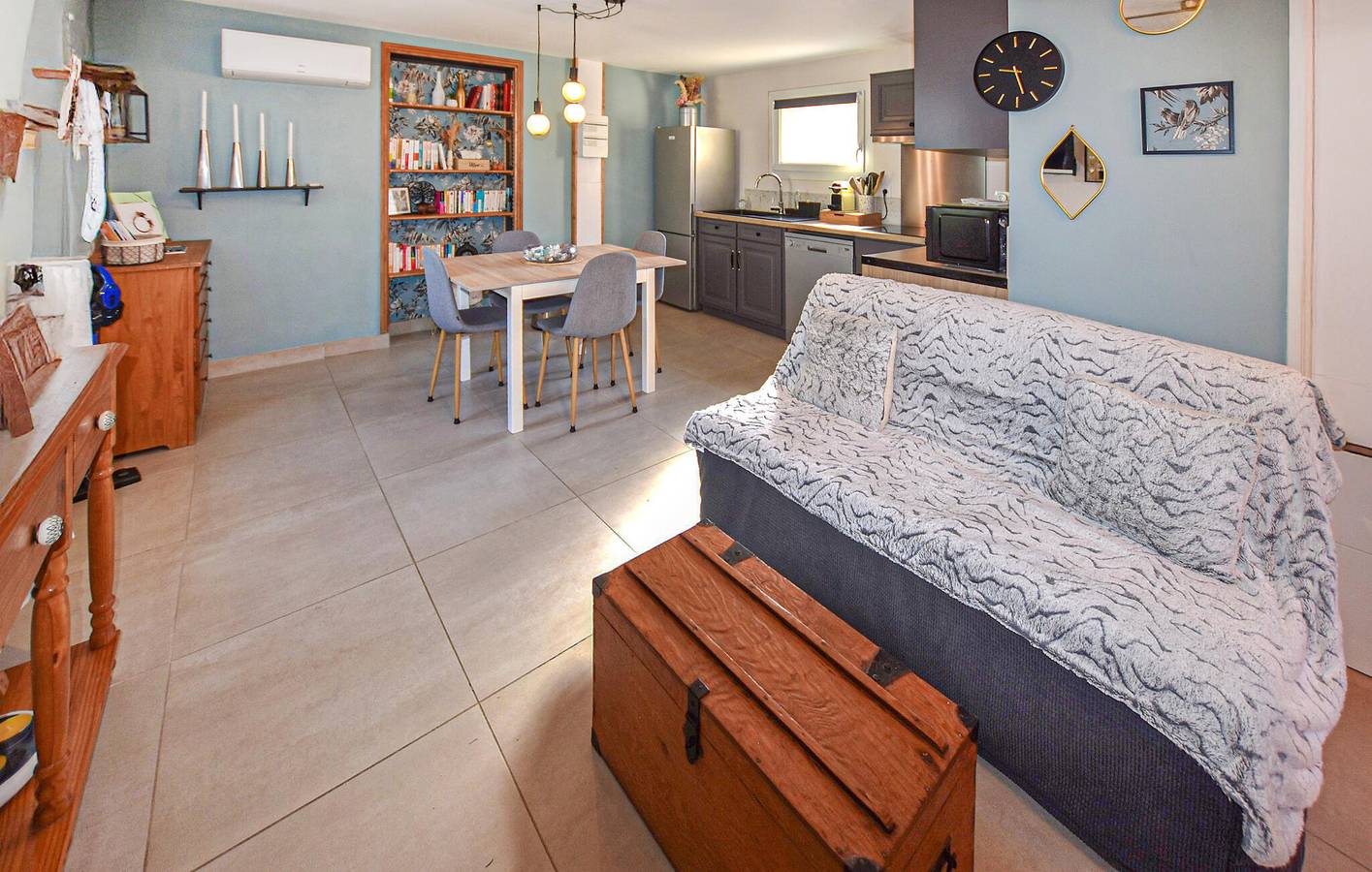 Modern Apartment with City Center 2.5km Away in Mazan, Parc naturel régional du Mont-Ventoux