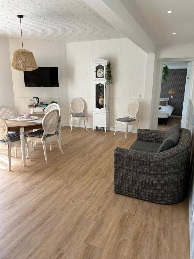 Location de vacances pour 6 personnes, avec terrasse ainsi que jardin et vue dans Saint-Rémy-Boscrocourt - 3