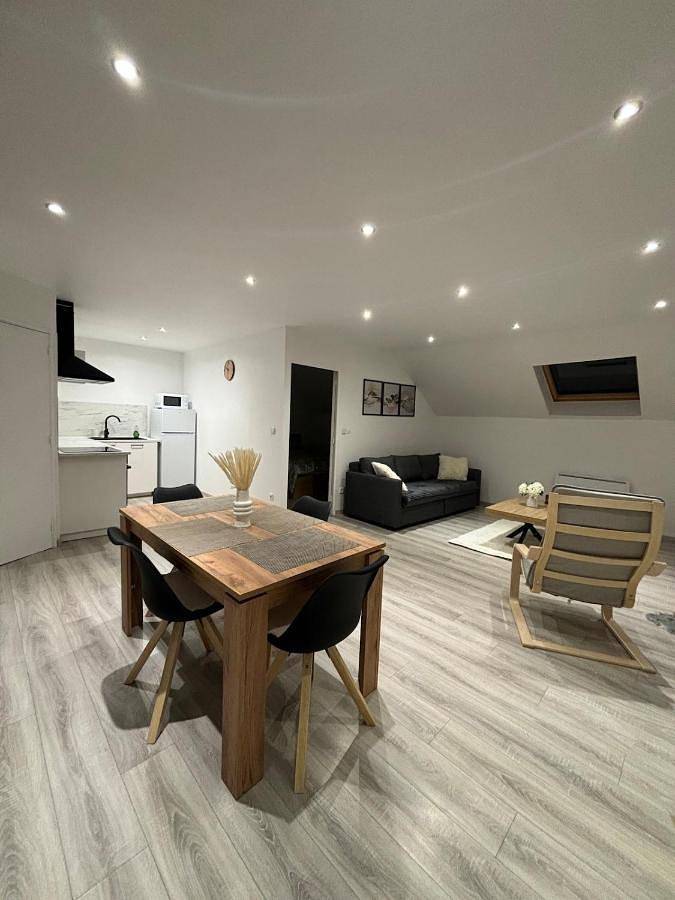 Appartement entier, One-Bedroom Apartment in Haveluy, Région de Valenciennes