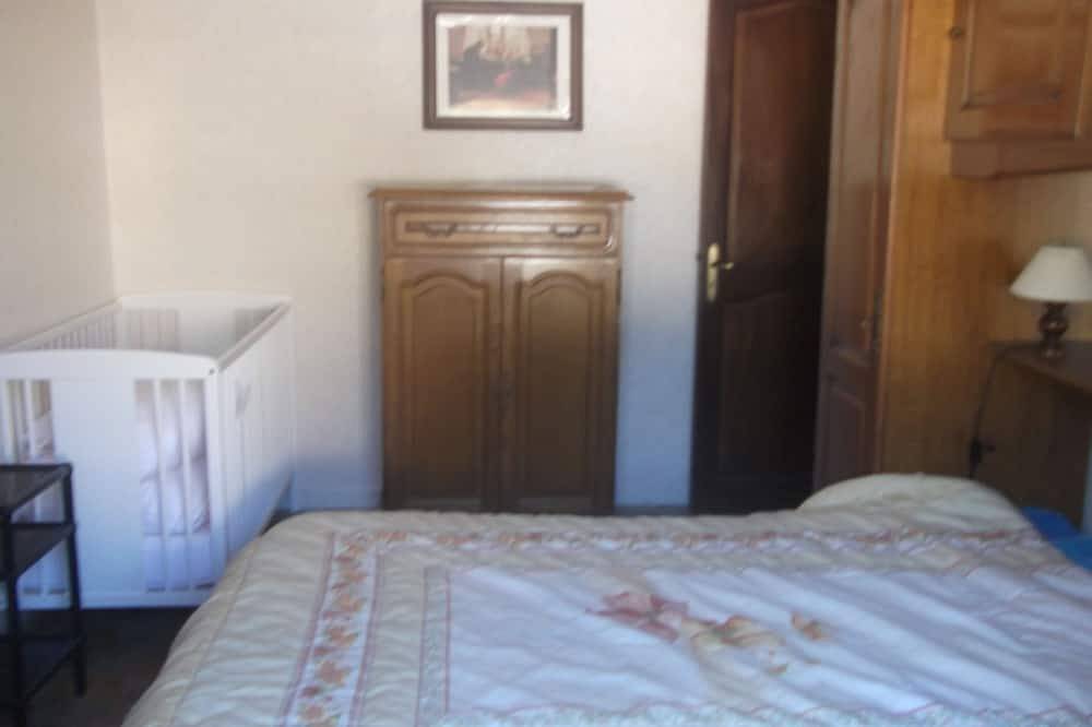 Villa en zona tranquila con sombra en 3750m2 cerrado con piscina privada y casa de la piscina in Régusse, Región Brignoles