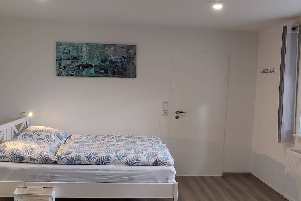 Geheel appartement, Small, lovingly furnished vacation apartment with terrace in Taunusstein, Rheingau-Taunus-Kreis