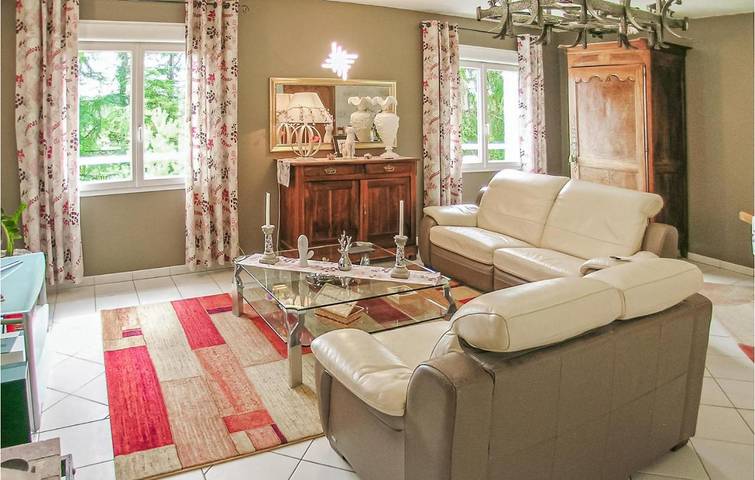 Location de vacances pour 4 personnes, avec Jardin et Piscine à Savignac-les-Églises - 2