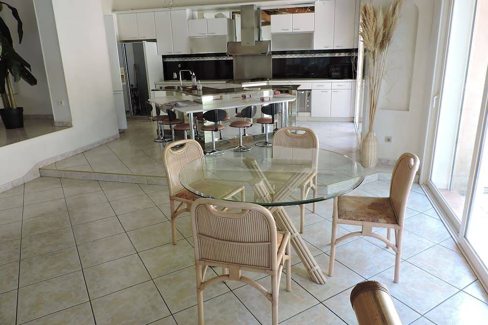 Maison de Campagne Avec Piscine Privée in Aubagne, Marseille region