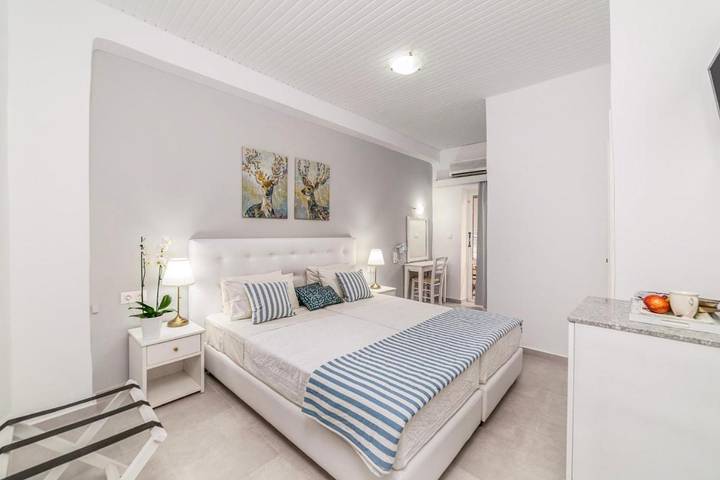 Hôtel pour 3 personnes, avec piscine ainsi que jardin et vue